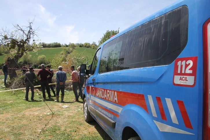 Yaşlı adam tarlada ölü bulundu
