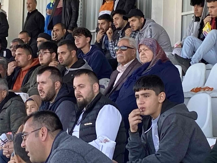 Yaşlı çift Kuluspor’un her maçında stadyumda
