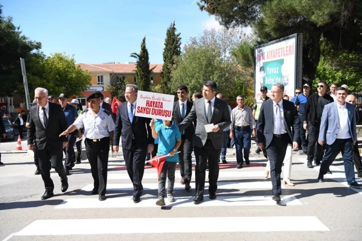 ’Yayalara öncelik duruşu, hayata saygı duruşu’ sloganıyla yaya geçitleri boyandı
