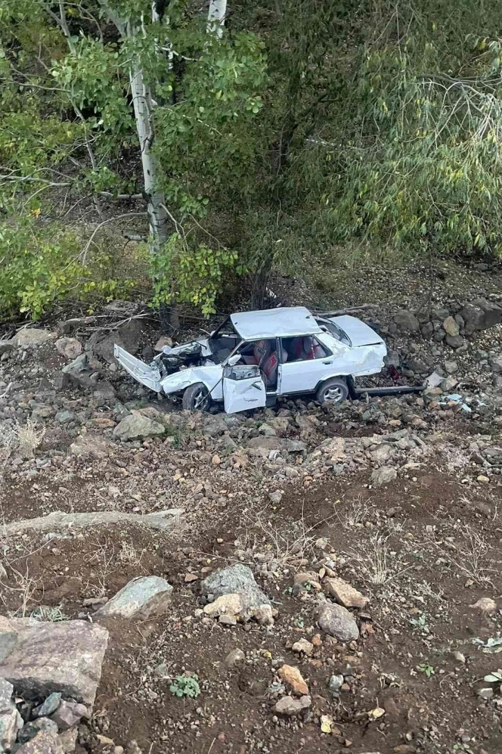 Yayla yolunda araç 20 metrelik uçuruma yuvarlandı: 2 yaralı
