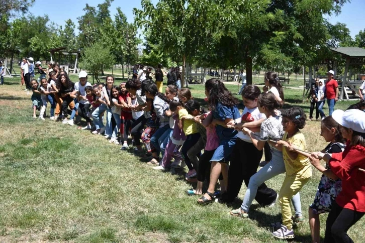 Yaz kursunda eğitim gören öğrenciler doyasıya eğlendi
