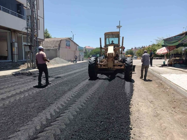 Yazıkonak’ta altyapı ve asfalt çalışması hız kesmeden devam ediyor
