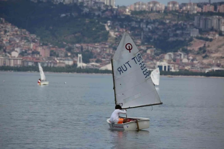 Yelken yarışlarında ödül heyecanı
