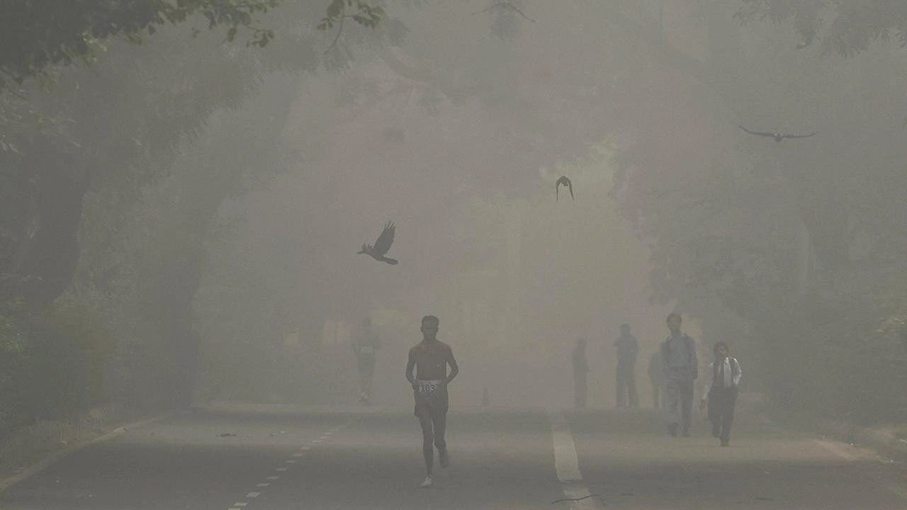 Yeni Delhi'de hava kirliliği alarmı! Vatandaşlara uyarı: “Evden çıkmayın”