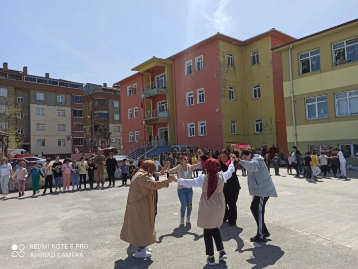 Yeni Nesil, Geleneksel Çocuk Oyunlarını Öğreniyor
