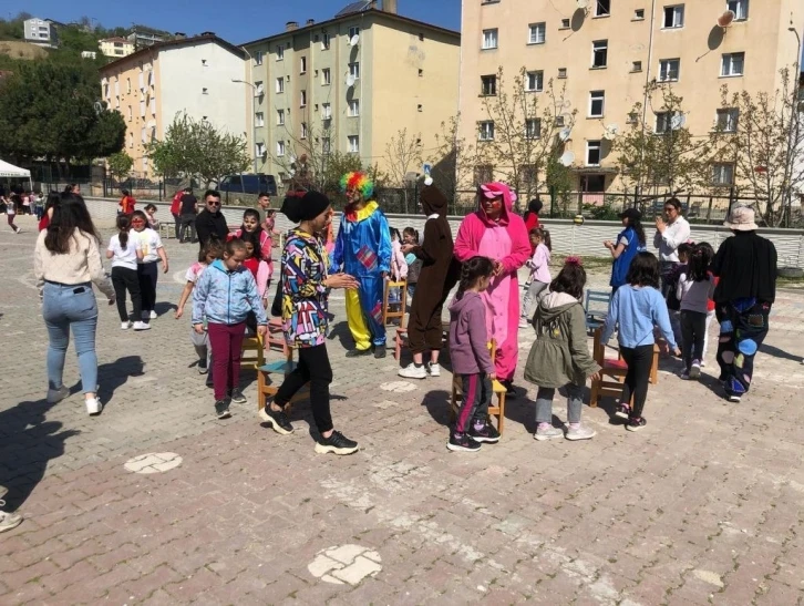 ’Yeni Nesil, Geleneksel Çocuk Oyunlarını Öğreniyor’
