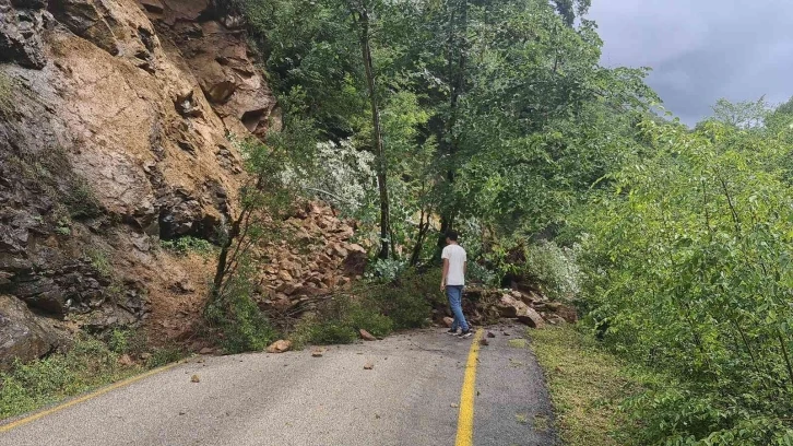 Yenice’de metrekareye 50 kilogram yağış düştü, heyelanlar ardı ardına geldi
