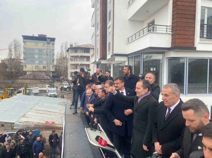 Yeniden Refah Partisi Genel Başkanı Ağrı'da Partililerle Buluştu