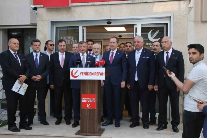 Yeniden Refah Partisi Genel Başkanı Erbakan ile Gelecek Partisi Genel Başkanı Davutoğlu bir araya geldi

