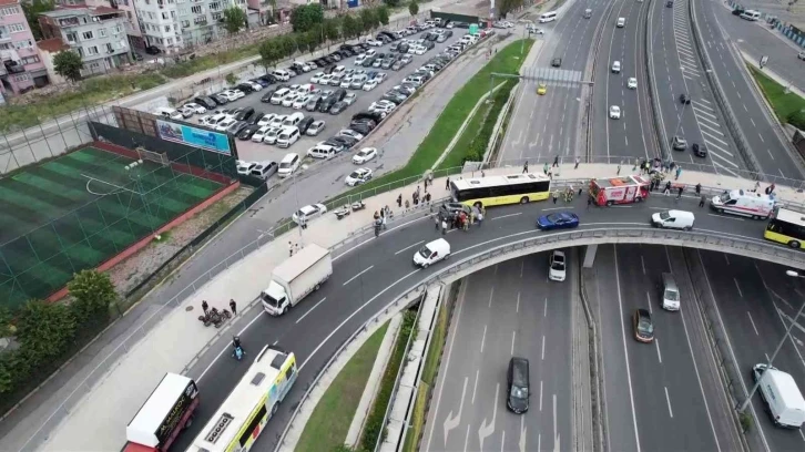 Yenikapı’da İETT otobüsü araçlara çarpa çarpa ilerledi: 12 yaralı
