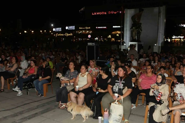 Yenimahalle’de sinema keyfi sürüyor
