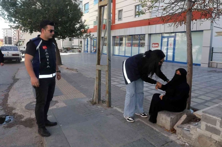 Yenimahalle’de zabıta dilencilere göz açtırmadı
