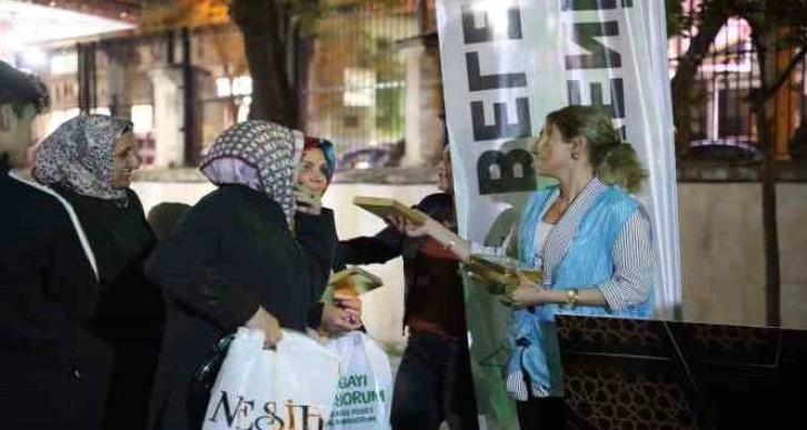 Yenişehir Belediyesi vatandaşlara yasin ve tesbih hediye etti