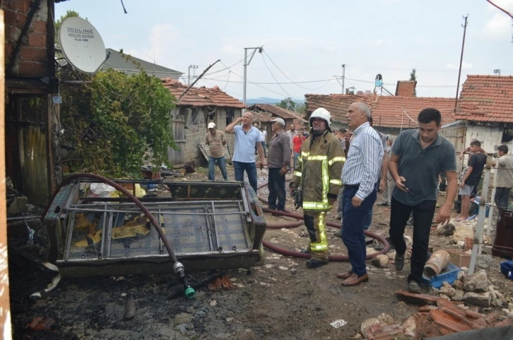 Yenişehir’de ahşap ev çıkan yangında kül oldu
