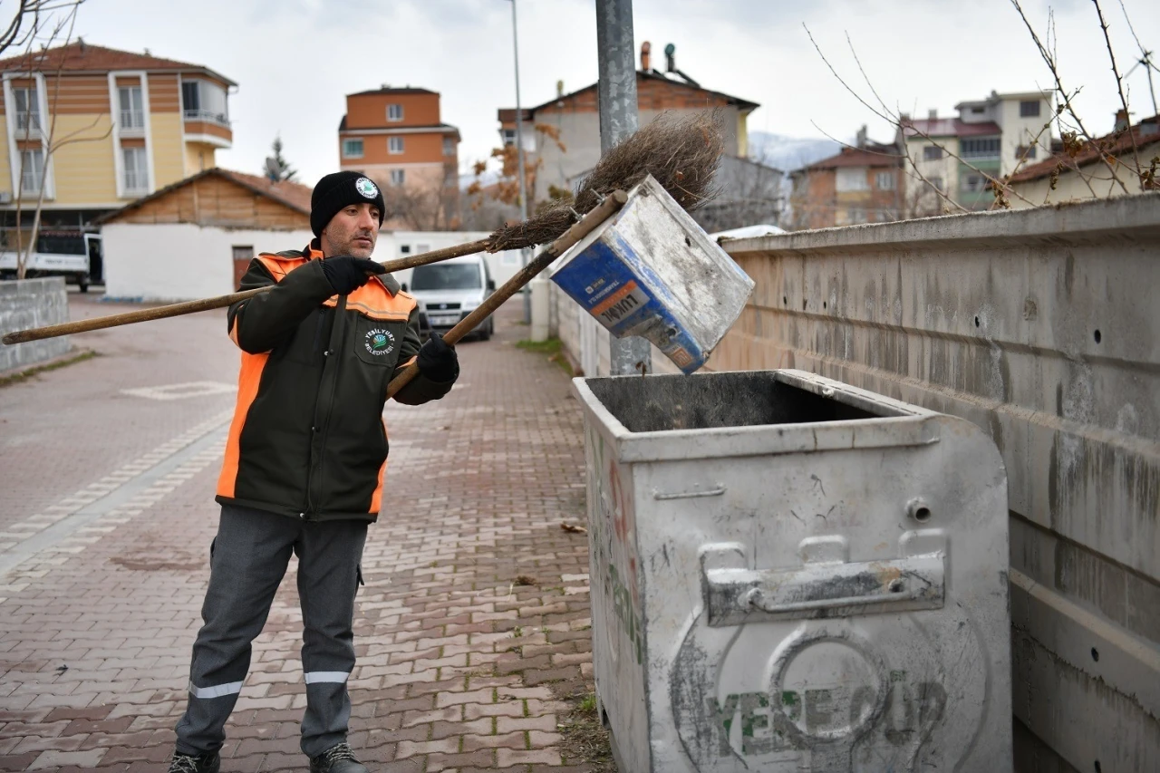 Yeşilyurt’ta temizlik işleri aralıksız sürüyor
