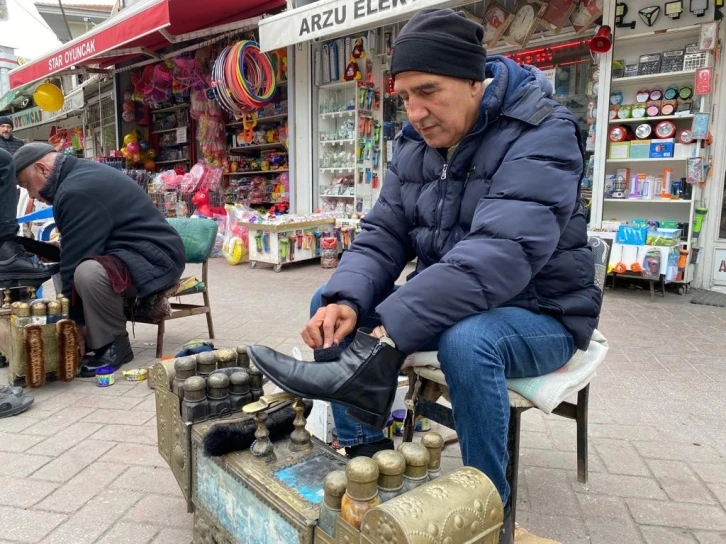 Yılbaşında kimi işlere yetişemiyor kimi de geçim derdinde
