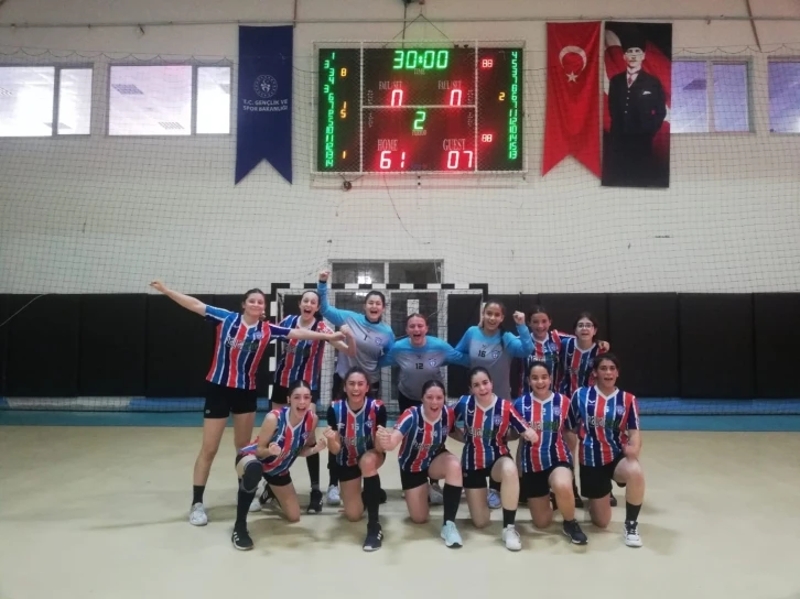 Yıldız Kelebekler çeyrek finalde
