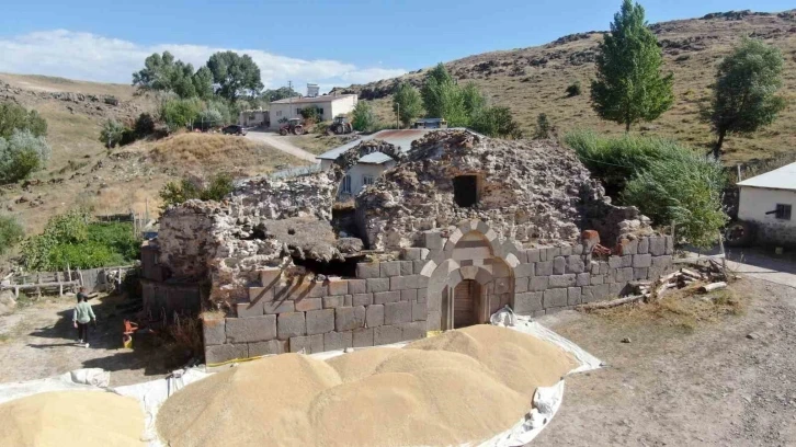 Yıllarca definecilerin talanına uğrayan kilise restore edilmeyi bekliyor
