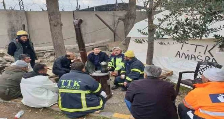 Yılmaz Tunç madenci kurtarma ekiplerini ziyaret etti