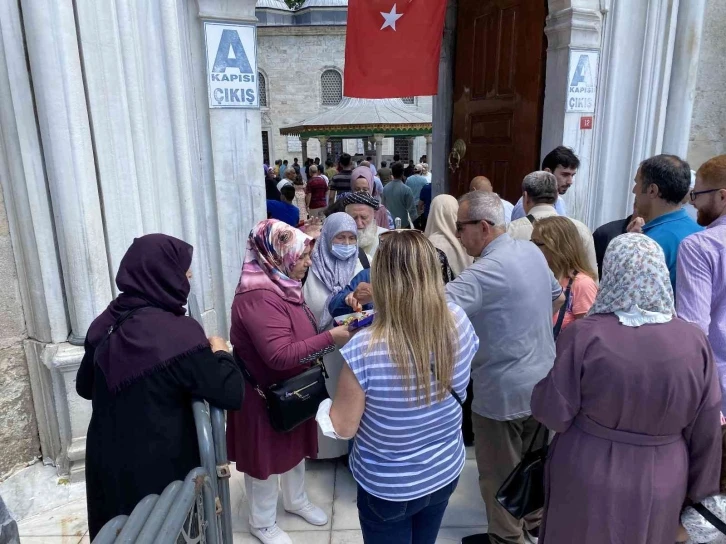 YKS öncesi Eyüp Sultan Camii’ne akın ettiler
