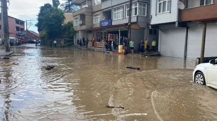 Yoğun yağış nedeniyle Çaydamar deresi taştı
