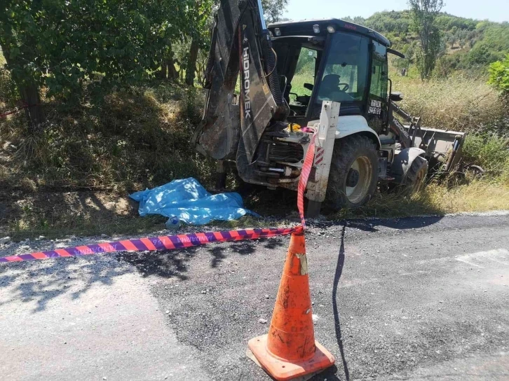 Yol çalışmasını izleyen şahıs iş makinesinin altında kalarak hayatını kaybetti
