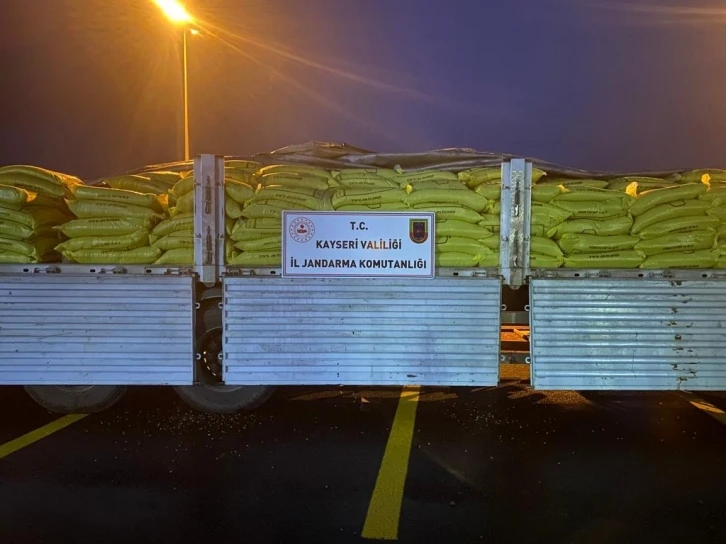 Yol kontrolü uygulamasında durdurulan tırda 26 ton sahte gübre bulundu
