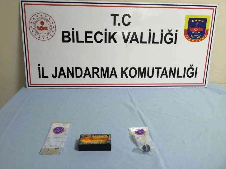 Yol kontrolünde araç içinde uyuşturucu ele geçirildi
