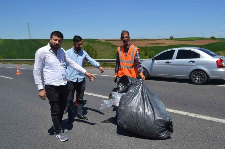 Yol ortasına düşen çuval zincirleme kazaya neden oldu: 1 yaralı
