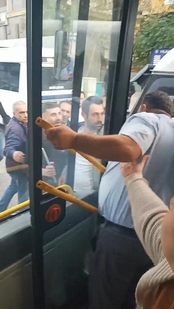 Yol verme kavgası kamerada
