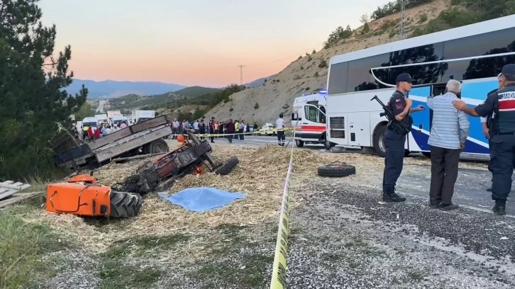 Yolcu otobüsü ile traktör çarpıştı: 1 ölü, 10 yaralı
