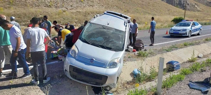 Yoldan çıkan araç su kanalına girdi; 1 ölü 5 yaralı
