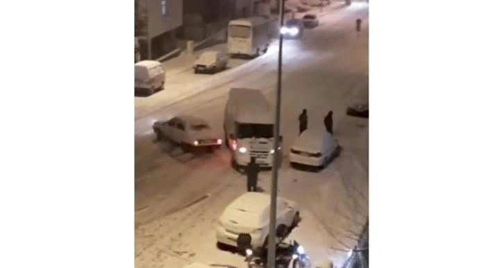 Yollar çarpışan araba pistine döndü, kazalar peş peşe geldi