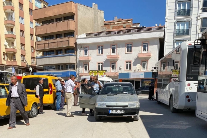 Yolun karşısına geçerken otomobilin çarptığı yaya yaralandı
