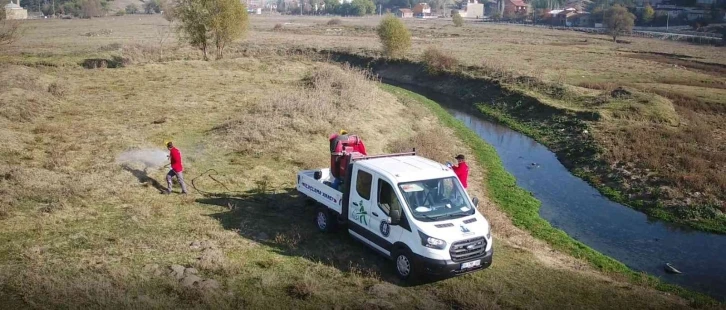 Yoncalı meraları kene zararlısına karşı ilaçlandı
