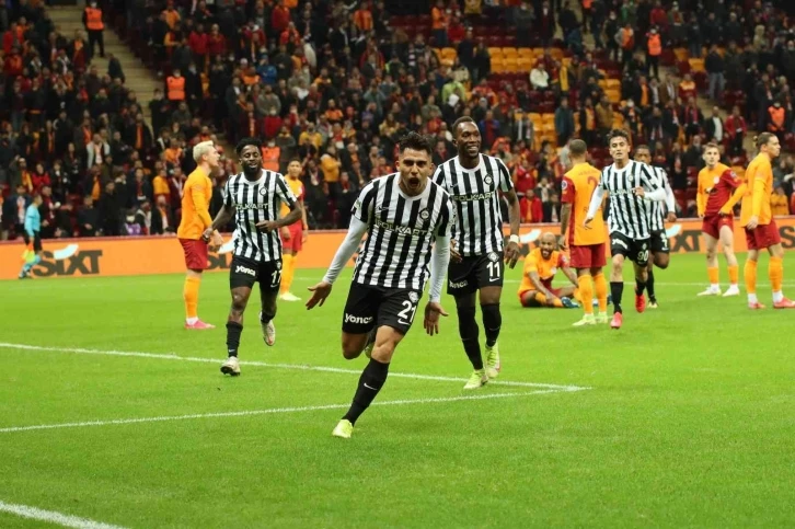 Yönetimsiz kalan Altay’da futbolcular ayrılıyor
