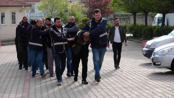 Yozgat’ta DEAŞ’a şafak operasyonu: 10 gözaltı
