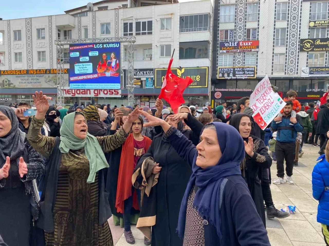 Yozgat’ta Suriyeliler Esed’in gidişini şarkılarla kutladı
