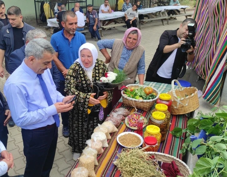 Yozgat Valisi Özkan, Türkmen kültürünün tanıtıldığı stantları gezdi
