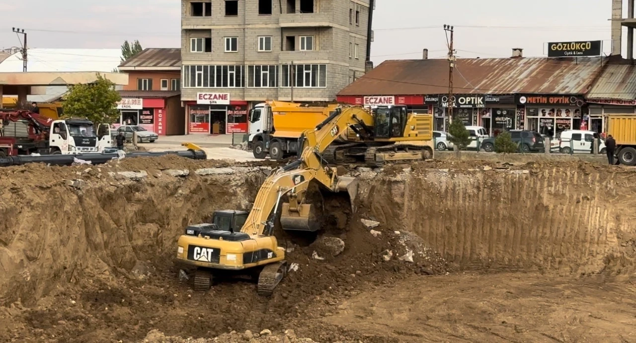 Yüksekova’da yapılacak 100 yataklı hastanenin inşaat çalışmalarına başlandı
