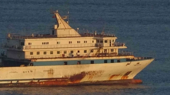 Yunan unsurlar tarafından ateş açılan gemi gündüz görüntülendi
