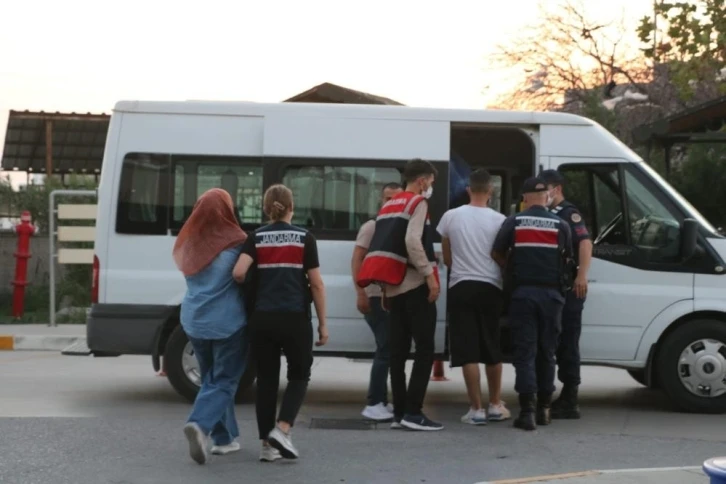 Yunanistan’a kaçmaya çalışan 3 FETÖ şüphelisinde 2’sı tutuklandı
