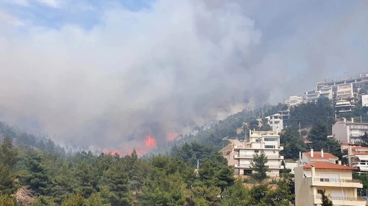 Yunanistan’da büyük yangın, bazı bölgelerde tahliyeler başladı
