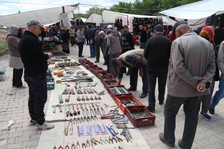 Yunus Emre’yi anma gününde vatandaşlar tezgahlara koştu
