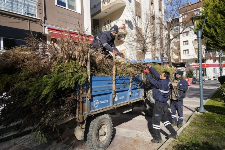 Yunusemre’de budanan ağaçlar ihtiyaç sahiplerinin evlerini ısıtıyor
