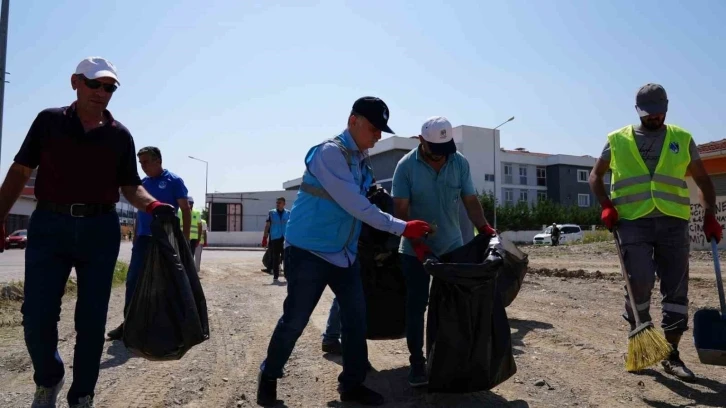 Yunusemre’de gönüllülerin çevre temizliği devam ediyor

