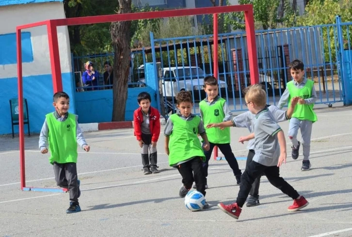 Yunusemre’de yeni dönem futbolcu taramaları başladı
