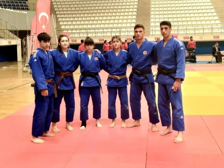 Yunusemre karma judo takımı Van’da ümit verdi
