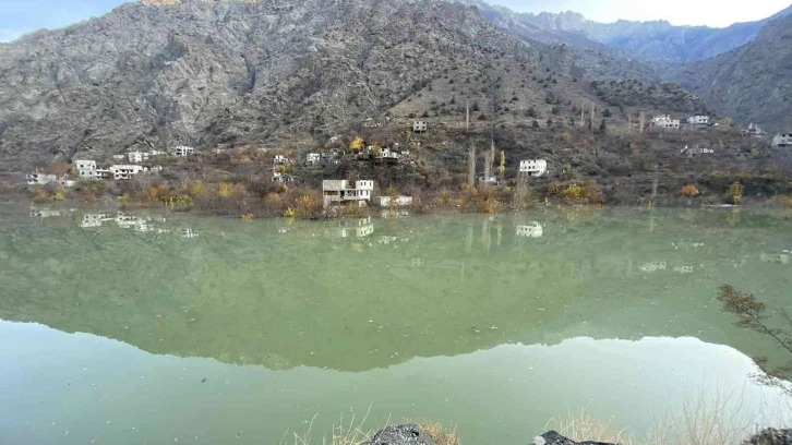 Yusufeli Barajı’nda su seviyesi 47 metreye ulaştı, boşaltılan köylerdeki evler birer birer sular altında kalmaya başladı
