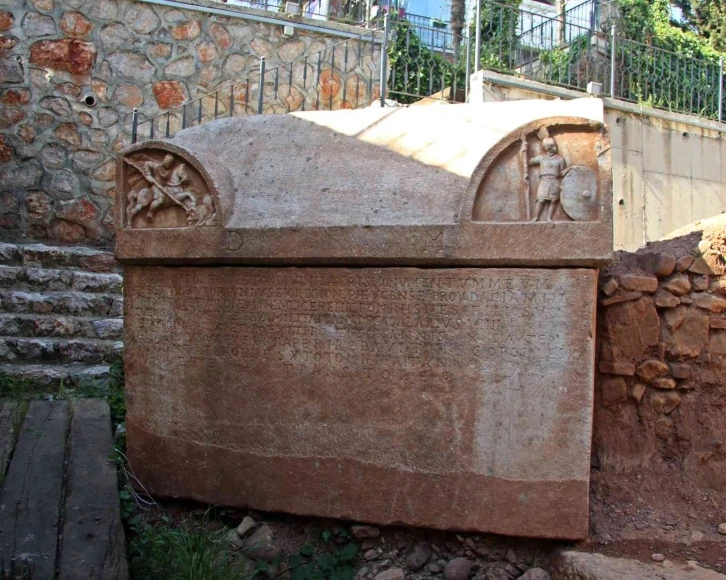 Yüzyıllar sonra kemik ve eşyalarıyla bulundu, dünyada bir ilk
